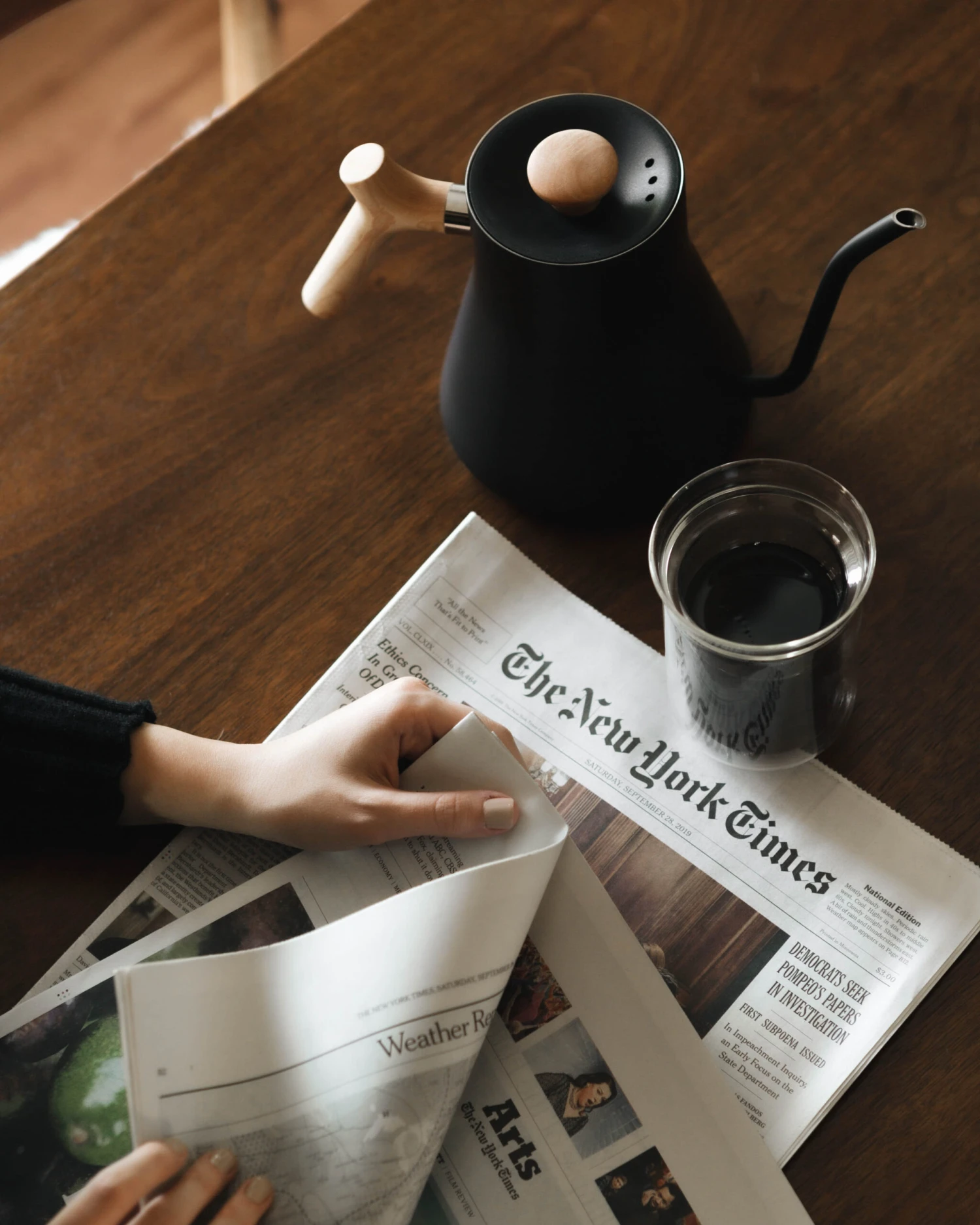 Fellow Stagg EKG 0.9L Kettle - Black And Maple - Image 3