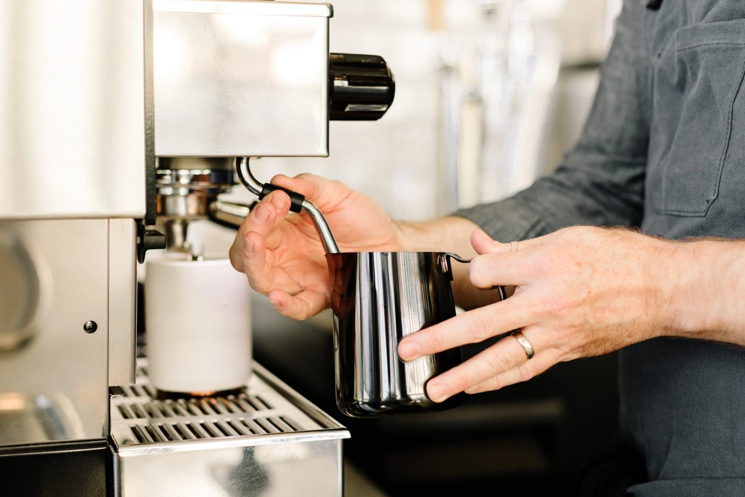 Fellow Eddy Steaming Pitcher 18oz - Graphite - Image 4