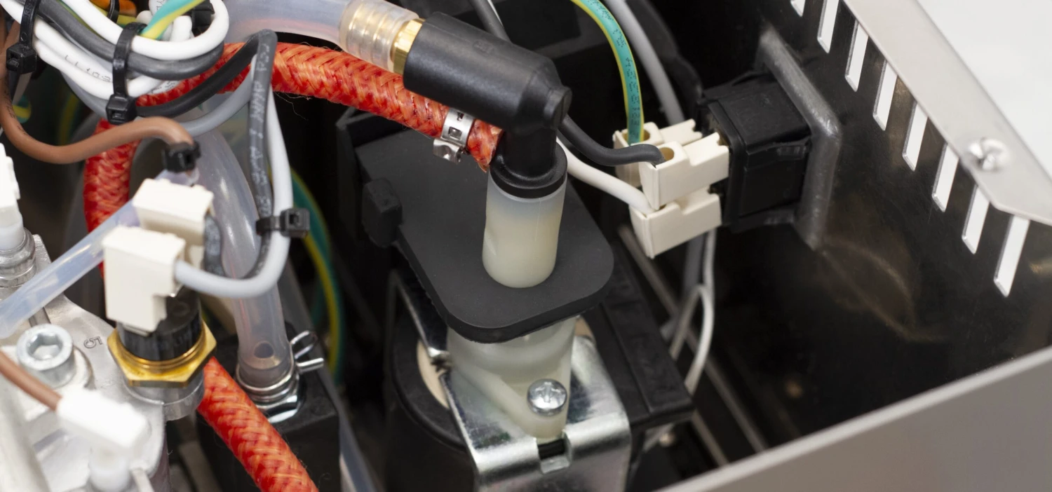 Gaggia Classic Pro Espresso Machine In Lobster Red - Image 12