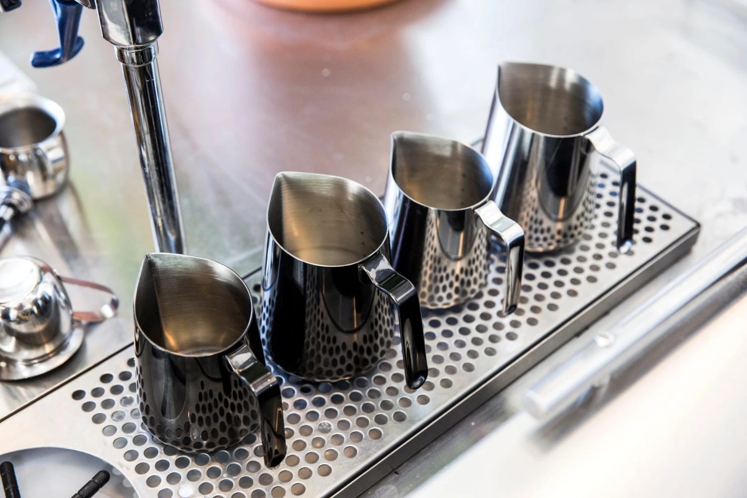 Fellow Eddy Steaming Pitcher 18oz - Graphite - Image 6